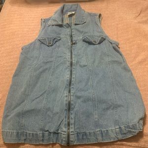 Maternity jean vest size Small. Zero to Nine